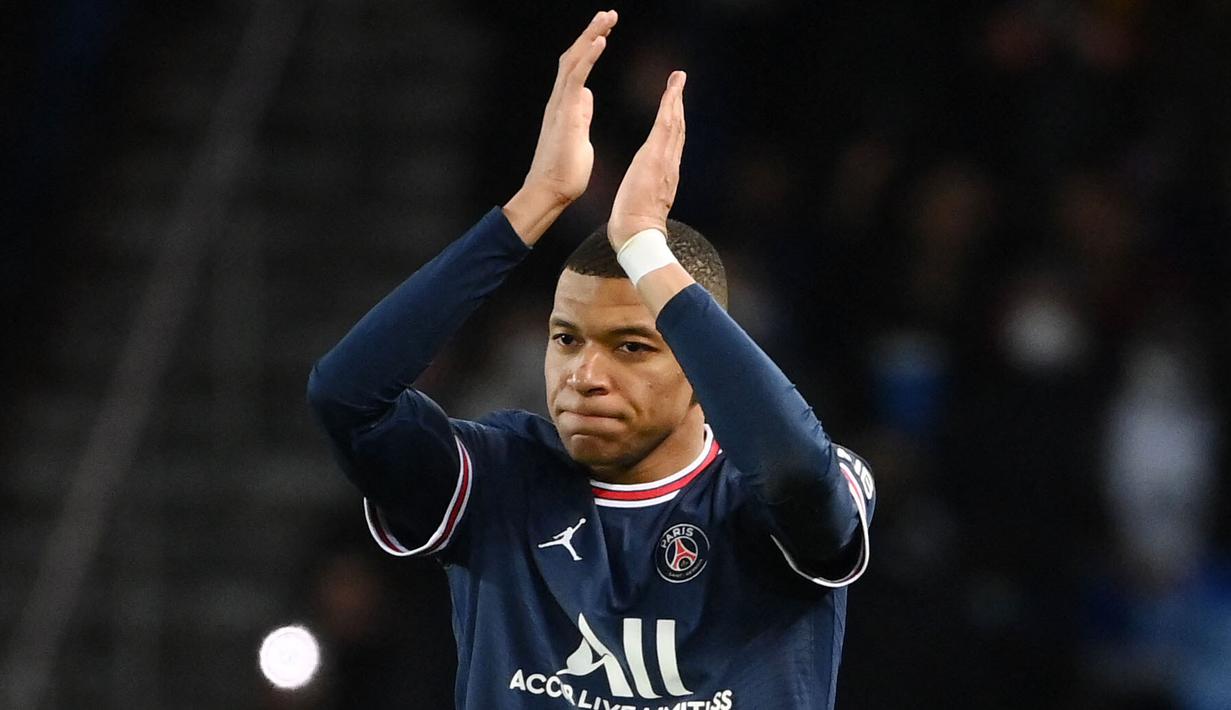 Skor 3-1 akhirnya bertahan hingga peluit panjang akhir pertandingan dibunyikan. Berkat hasil ini, PSG masih tetap kukuh di puncak klasemen Ligue 1 dengan koleksi 60 poin. Adapun Saint-Etienne terpuruk di peringkat 15 dengan 23 poin. (AFP/Franck Fife)