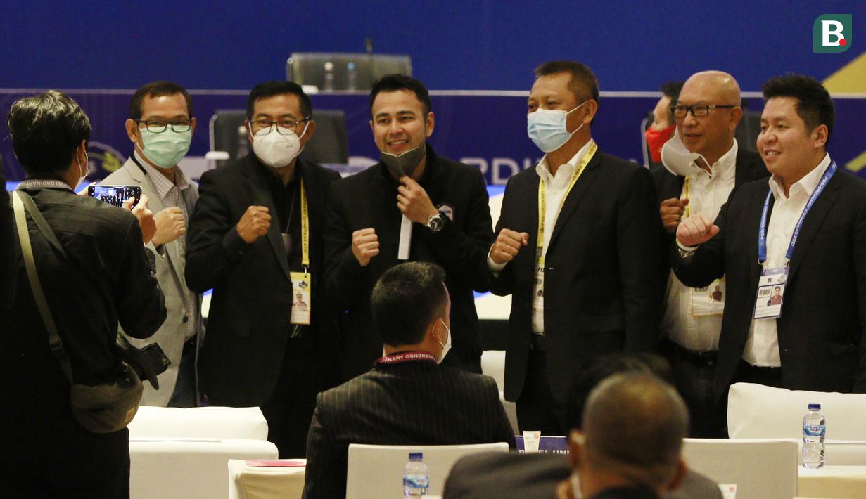 Penampilan Raffi Ahmad di Kongres Tahunan PSSI pun menjadi pusat perhatian peserta kongres lainnya. (Foto: Bola.com/M Iqbal Ichsan)