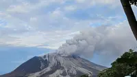 Kondisi terkini Gunung Ruang di Kecamatan Tagulandang, Kabupaten Kepulauan Sitaro, Sulut, pada Rabu (1/5/2024).