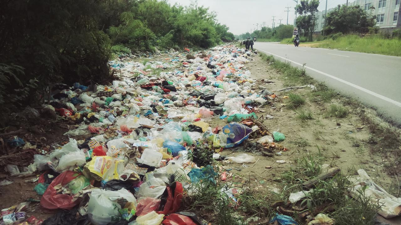 Denda Rp 2,5 Juta Menanti Pembuang Sampah Sembarangan di Pekanbaru