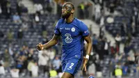 Antonio Rudiger - Benteng kokoh ini tampil disiplin lini pertahanan The Blues. Rudiger juga berjasa mengeluarkan Kevin De Bruyne dari lapangan karena cedera usai benturan dengannya. (Pierre Philippe Marcou/Pool via AP)