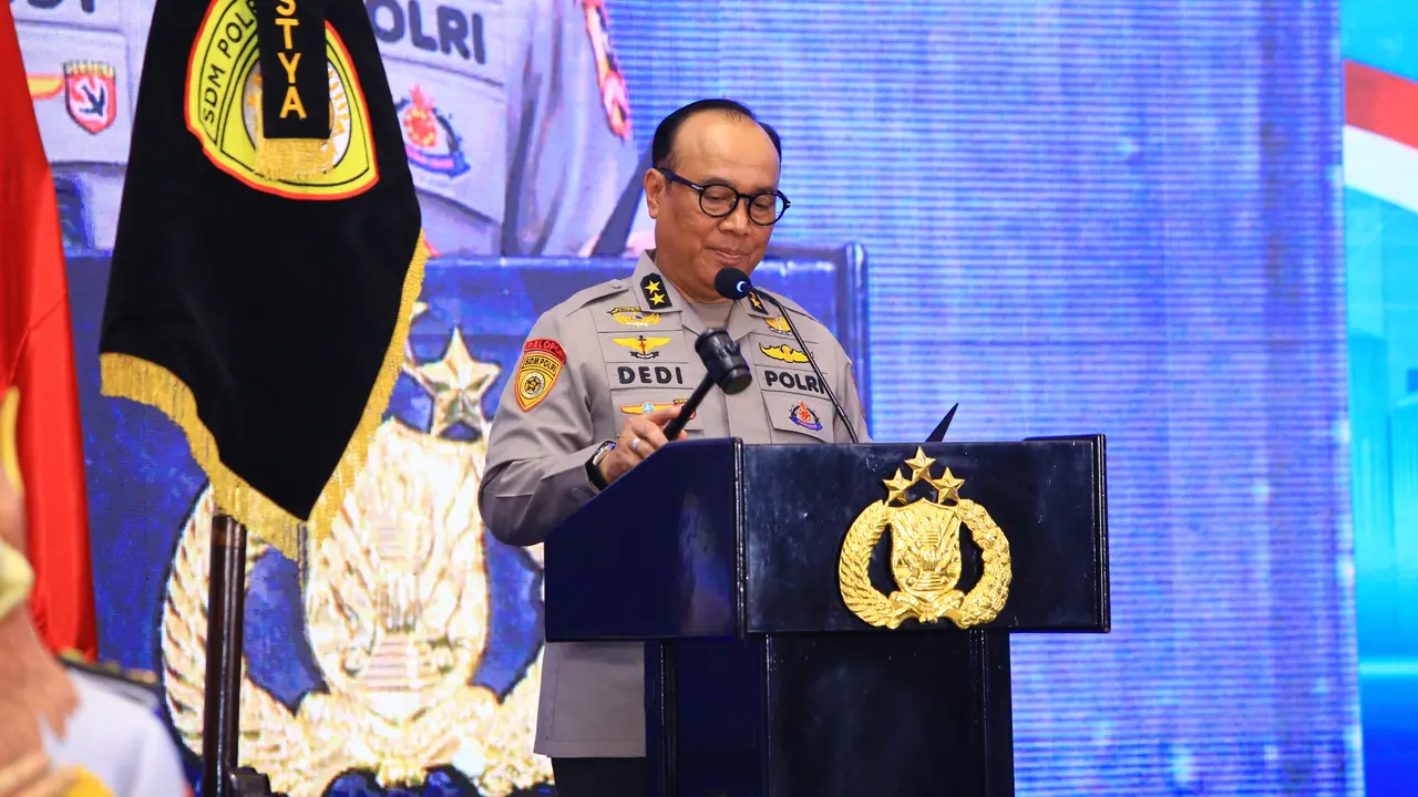 Irjen Pol Dedi Prasetyo saat peluncuran aplikasi Dpetc (Digital Police English Training).