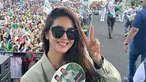 Tampil pakai blazer warna hijau, Nabila Syakieb tampil stylish. Lantaran digelar di lapangan, artis berusia 39 tahun ini memakai kacamata hitam untuk menghindari silaunya cahaya matahari. Nomor urut Dadang Supriatna-Ali Syakieb adalah nomor dua, Nabila Syakieb berpose dua jari sembari memegang kipas tangan dengan gambar Dadang Supriatna dan Ali Syakieb. (Liputan6.com/IG/@nsyakieb85)