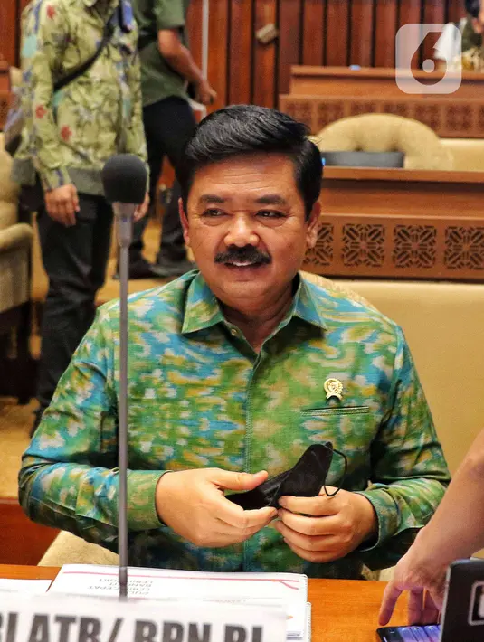 Menteri Agraria dan Tata Ruang/Badan Pertanahan Nasional (ATR/BPN) Hadi Tjahjanto saat rapat kerja dengan komisi II DPR di Senayan, Jakarta, Kamis (1/9/2022). Rapat tersebut membahas kasus-kasus pertanahan. (Lipuran6.com/Angga Yuniar)