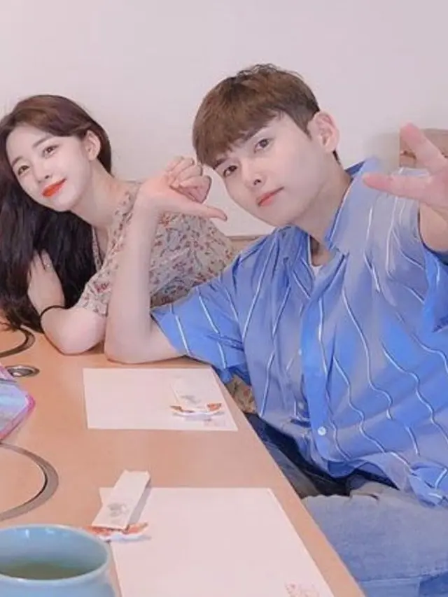 Resmi Pacaran, Ini 6 Potret Romantis Ryeowook Super Junior dan Ari Eks