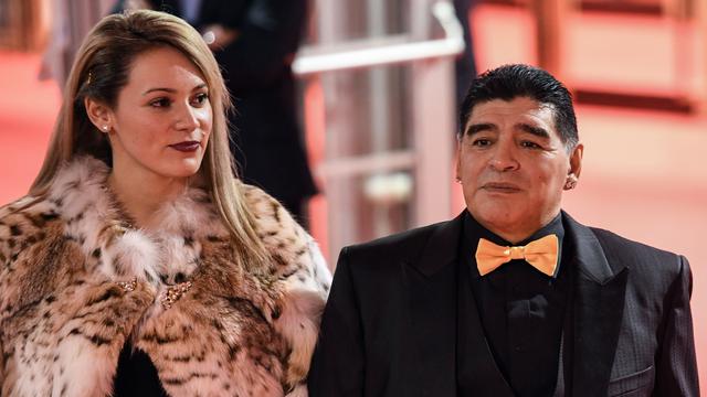 Legenda Argentina, Diego Maradona Pamerkan Kekasih di Undian Piala Dunia 2018