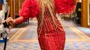 Gaun berwarna merah satu ini juga membuat penampilannya kian memukau. Tatanan rambut dari Inul Daratista juga menampah nilai gaya penampilannya. (Liputan6.com/IG/@inul.d)