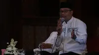 Gubernur Jawa Barat sekaligus perancang Masjid Al Safar, Ridwan Kamil menjelaskan rancangan bangunan masjid di Gedung Pusdai, Senin (10/6/2019). (Liputan6.com/Huyogo Simbolon)