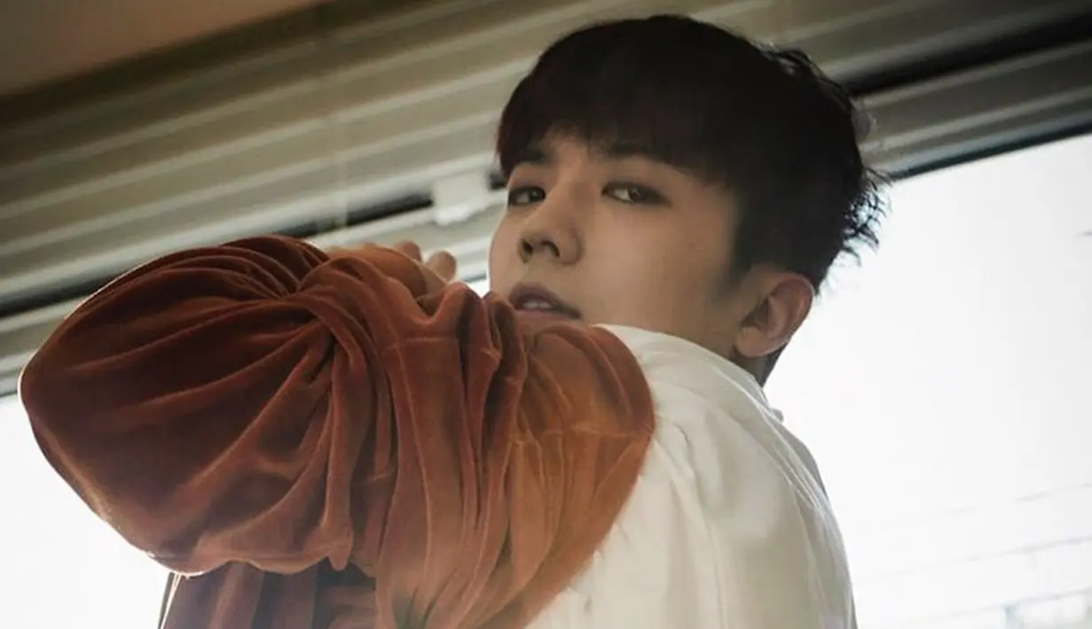 Kabar ini beredar di kalangan pejabat industri hiburan Korea Selatan. Cowok berwajah tampan ini akan menjalani tugas wajib militernya sebagai tentara aktif. (Foto: soompi.com)