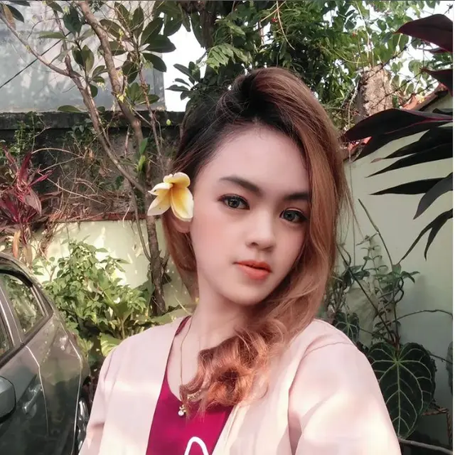 6 Potret Terbaru Artis Cilik Febriana Sapta Kini Lepas Hijab, Bikin Pangling