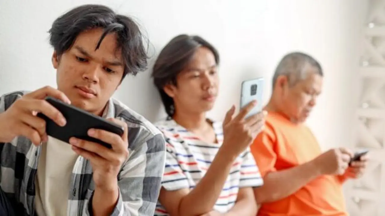 Tanda Kecanduan Gadget yang Perlu Diketahui, Ini Efek Buruknya Jika Berlebihan