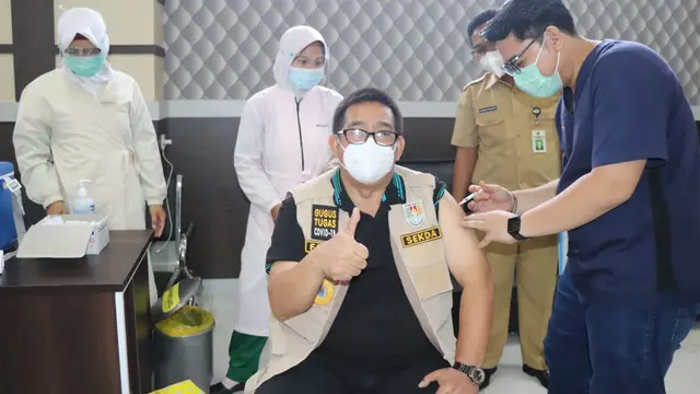 Vaksinasi Covid-19 di Cilacap dimulai pada Senin (25/1/2021). (Foto: Liputan6.com/Dinkominfo Cilacap)