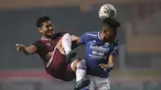 Persib Bandung memang belum terkalahkan hingga pekan ke-6 BRI Liga 1 2021/2022. Namun hasil imbang 1-1 kontra PSM Makassar, Sabtu (2/10/2021) merupakan kali ke-4 secara beruntun Maung Bandung kehilangan dua poin. Dengan koleksi 10 poin, mereka ada di posisi ke-4. (Bola.com/Bagaskara Lazuardi)