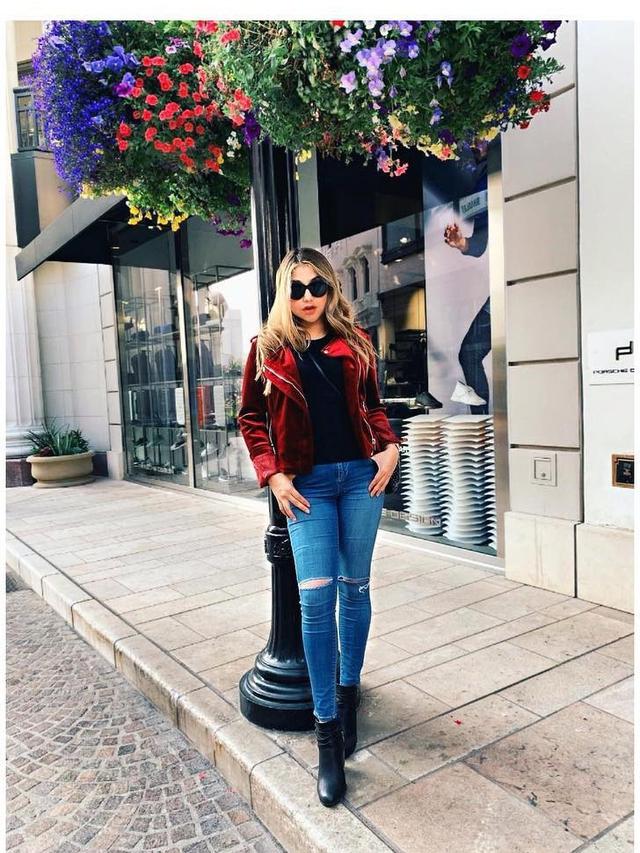 Genap 43 Tahun, Ini 7 Gaya Penampilan Sarah Azhari Bak ABGc