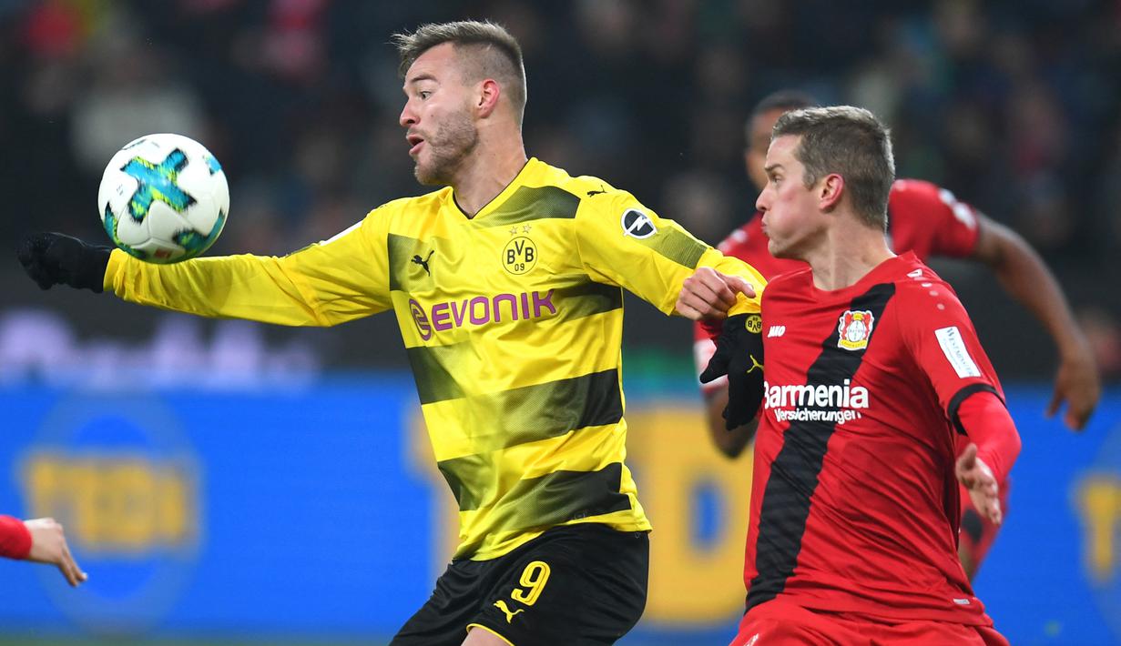 Andriy Yarmolenko. Pada musim 2017/2018, pemain yang mewarisi jersey nomor 9 yang ditinggalkan Emre Mor adalah Andriy Yarmolenko yang didatangkan dari Dynamo Kiev. Hanya bertahan satu musim, ia tampil dalam 26 laga dengan mencetak 6 gol dan 6 assist. (AFP/Patrik Stollarz)