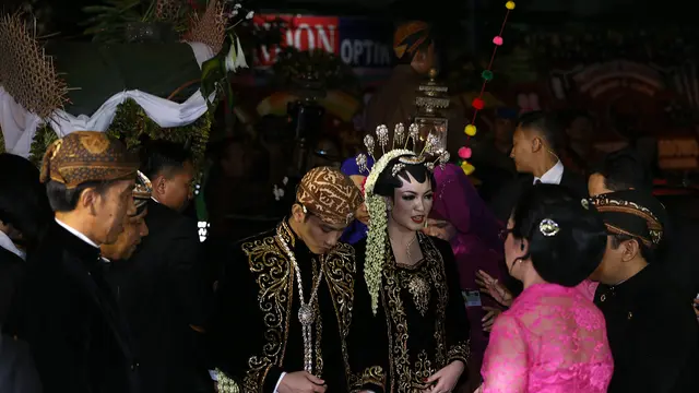 [Bintang] Foto Resepsi Gibran dan Selvi