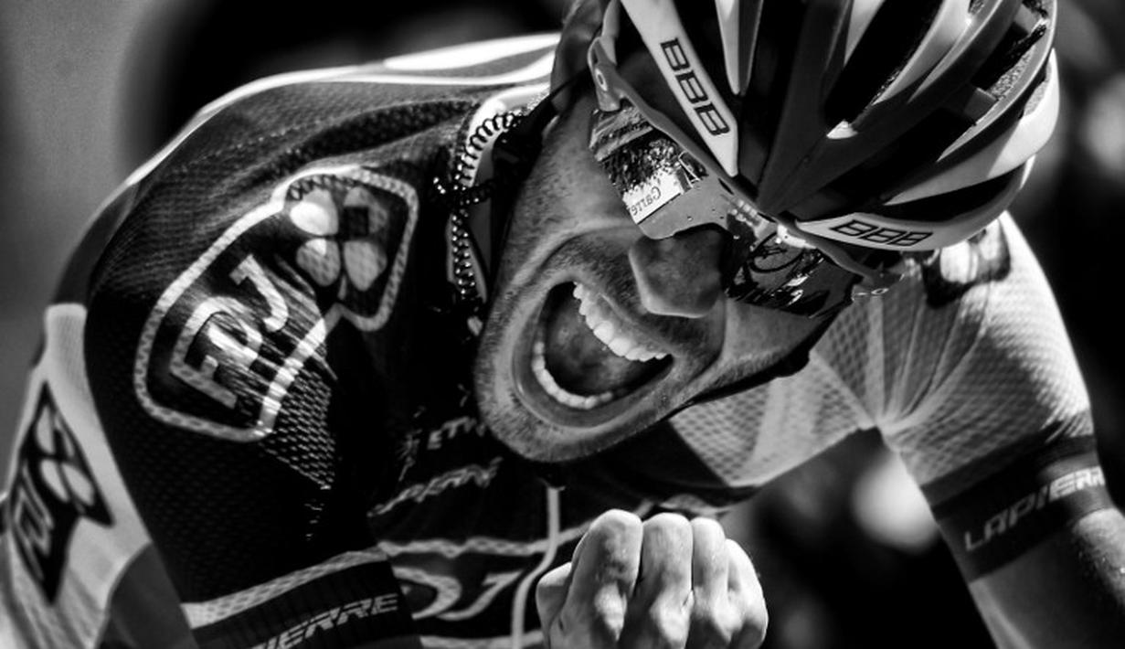 Ekspresi pebalap Prancis, Thibaut Pinot, setelah memenangi Etape 20 Tour de France. (25/7/2015). (AFP Photo/Lionel Bonaventure)