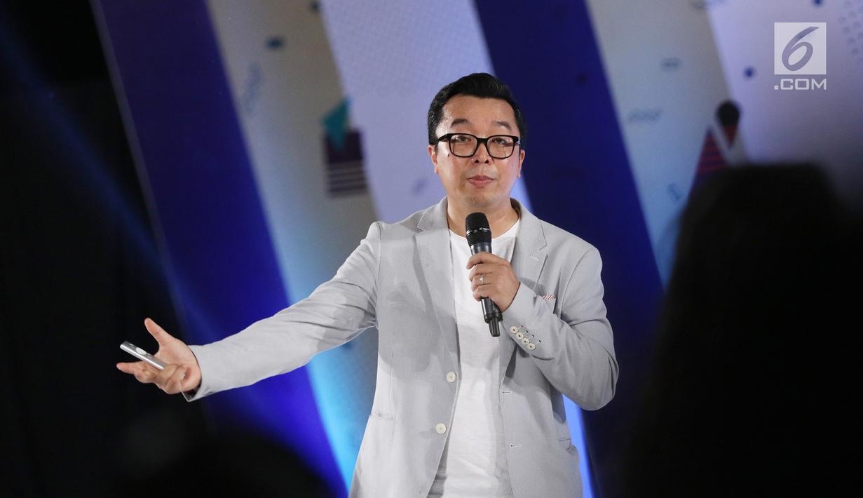 Direktur Indonesia Entertainment Production (IEP) Indra Yudhistira berbicara dalam Emtek Goes To Campus 2018 di Universitas Gadjah Mada, Yogyakarta, Rabu (17/10). Indra berbagi cerita tentang produksi di SCTV dan Indosiar. (Liputan6.com/Herman Zakharia)