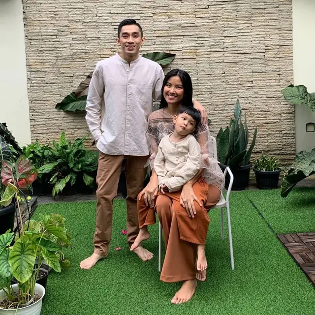 Hamil Anak Kedua, Ini 6 Momen Bahagia Zivanna Letisha Bareng Suami dan Si Sulung