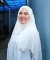 Sarita akhirnya memutuskan untuk mencabut gugatan cerainya untuk Faisal Haris sementara waktu. Meski demikian bukannya dirinya berhenti mempedulikan kisah cinta suaminya dengan Jennifer Dunn. (Adrian Putra/Bintang.com)