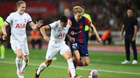 Barcelona meraih kemenangan 4-2 atas Tottenham Hotspur dalam laga pramusim bertajuk Trofeo Joan Gamper di Estadi Olimpic Lluis Companys, Rabu (9/8/2023) dini hari WIB. (AFP/Pau Barrena)