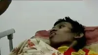 Remaja warga Rawamangun, Jakarta yang diduga mengalami gizi buruk dibawa ke rumah sakit. Sementara itu, 40 warga Papua terkena anak panah. 