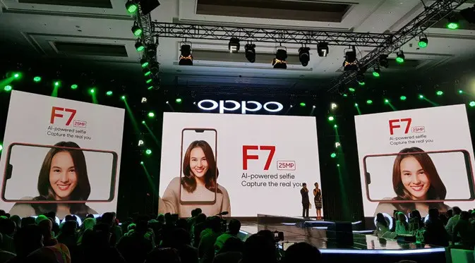 OPPO F7 hadir dengan peningkatan yang lebih menarik, khususnya dalam hal fotografi selfie yang didukung fitur Artificial Intelligence 2.0