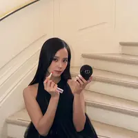 Kehadiran Jisoo BLACKPINK di Paris Fashion Week selalu menjadi momen yang paling dinantikan. [@sooyaa_].