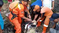 Petugas Damkar Evakuasi Buaya 4 Meter di Cipayung Jakarta Timur