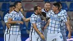 Inter membuka keunggulan lewat gol pemain pengganti Christian Eriksen di menit 69. Inter kemudian menggandakannya sekaligus menegaskan kemenangan melalui gol Achraf Hakimi di menit 90+1. (Foto: AP/LaPresse/Francesco Mazzitello)