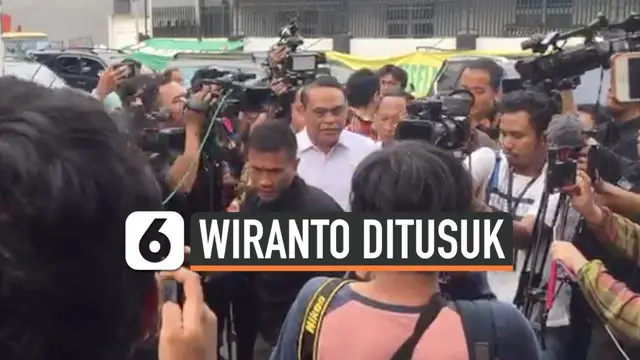 Pejabat negara mulai menjenguk Menkopolhukam Wiranto yang sedang dirawat di RSPAD Gatot Subroto setelah ditusuk di Pandeglang. Salah satunya Menpan RB Syafrudin yang tiba di RSPAD Kamis (10/10) sore.