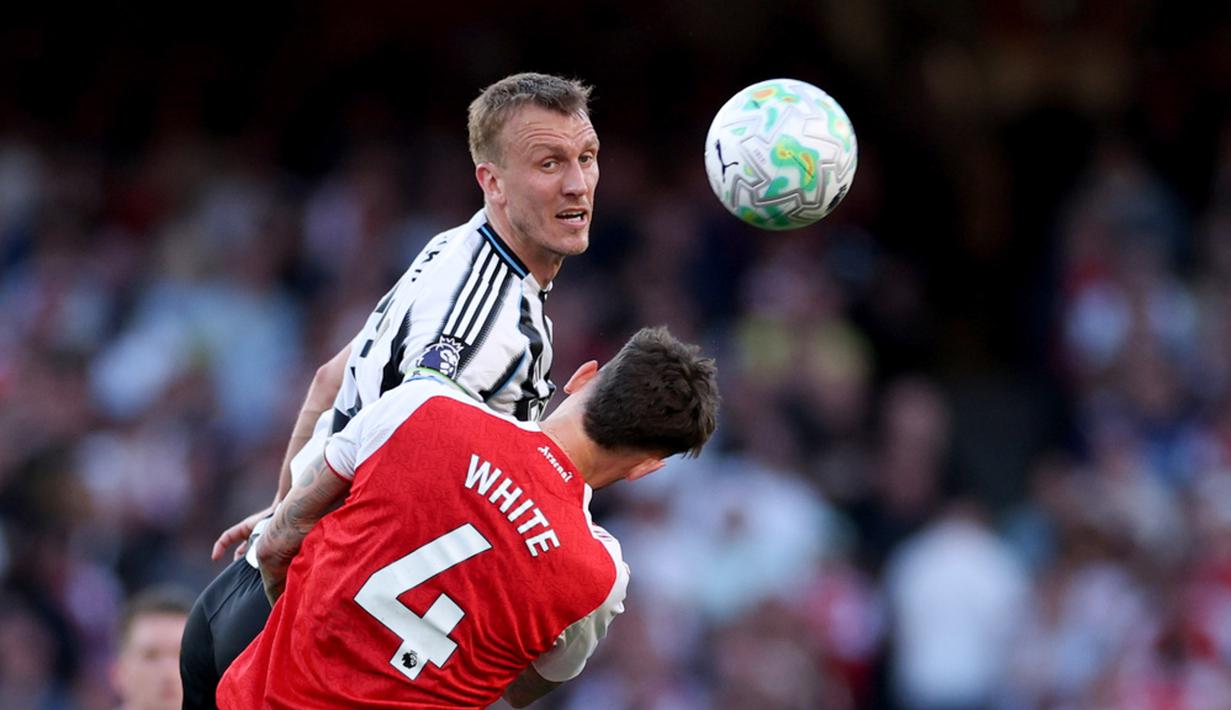 Kemenangan ini membuat Arsenal kembali memuncaki klasemen Premier League dengan raihan 73 poin. Sementara Newcastle harus puas tertahan di peringkat 14 dengan raihan 42 poin. (AP Photo/Ian Walton)