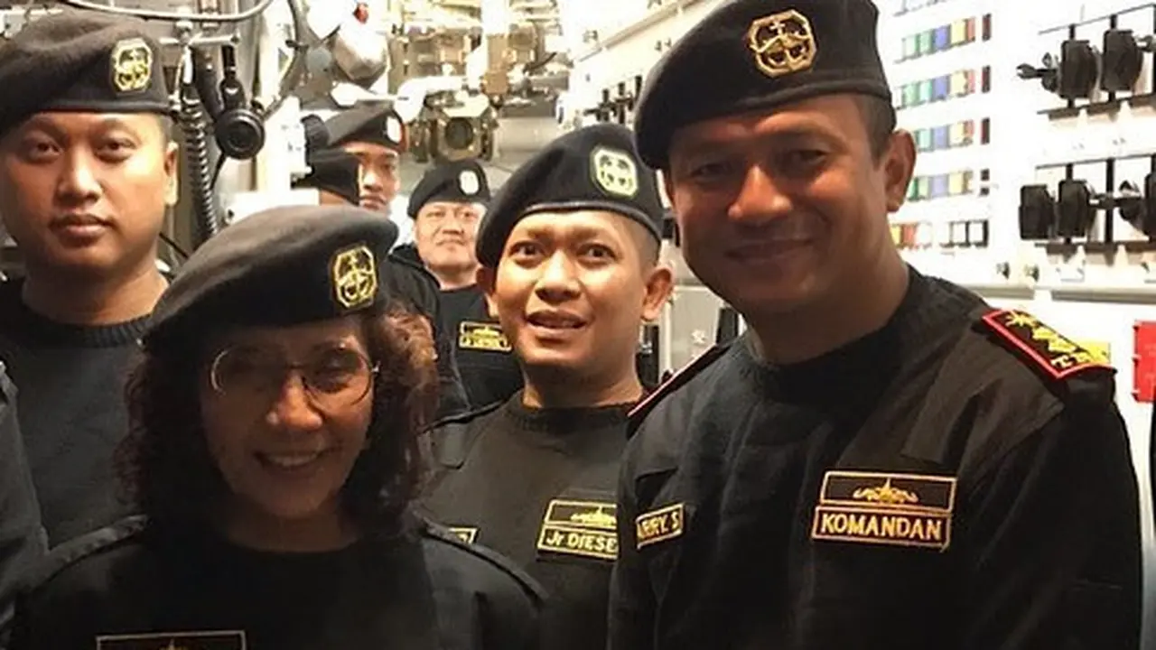 Turut Bela Sungkawa, Ini 6 Potret Kenangan Susi Pudjiastuti dengan Kolonel Harry Setyawan