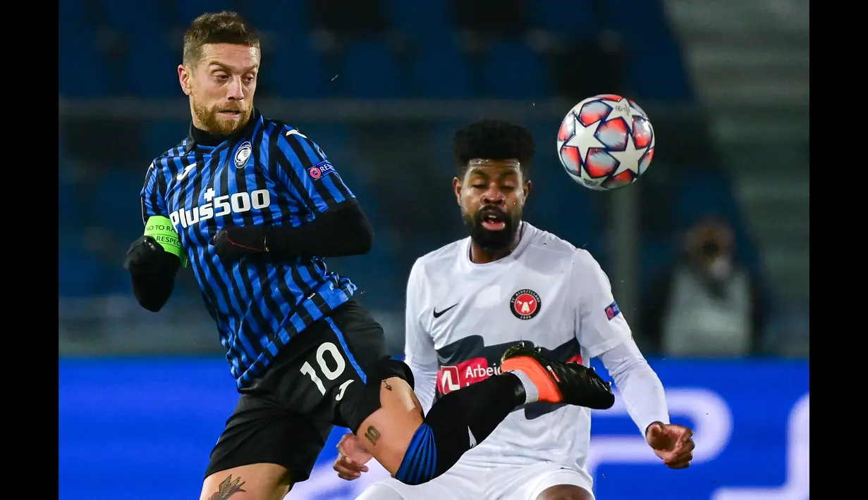 Alejandro Gomez (kiri) merupakan pemain dengan keterampilan dribbling yang mengesankan dan umpan yang sangat bagus serta memiliki ketajaman dalam mencetak gol. (Foto: AFP/Miguel Medina)
