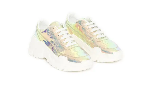 Panduan Gaya Terkini dengan Colorful Sneakers