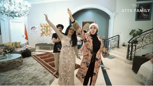 [Fimela] Krisdayanti dan Lenggogeni Faruk