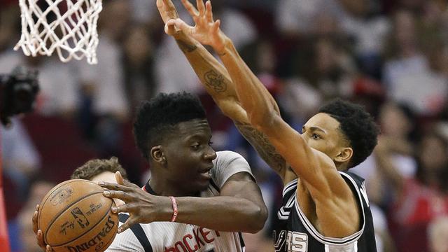 Pebasket Houston Rockets, Clint Capela