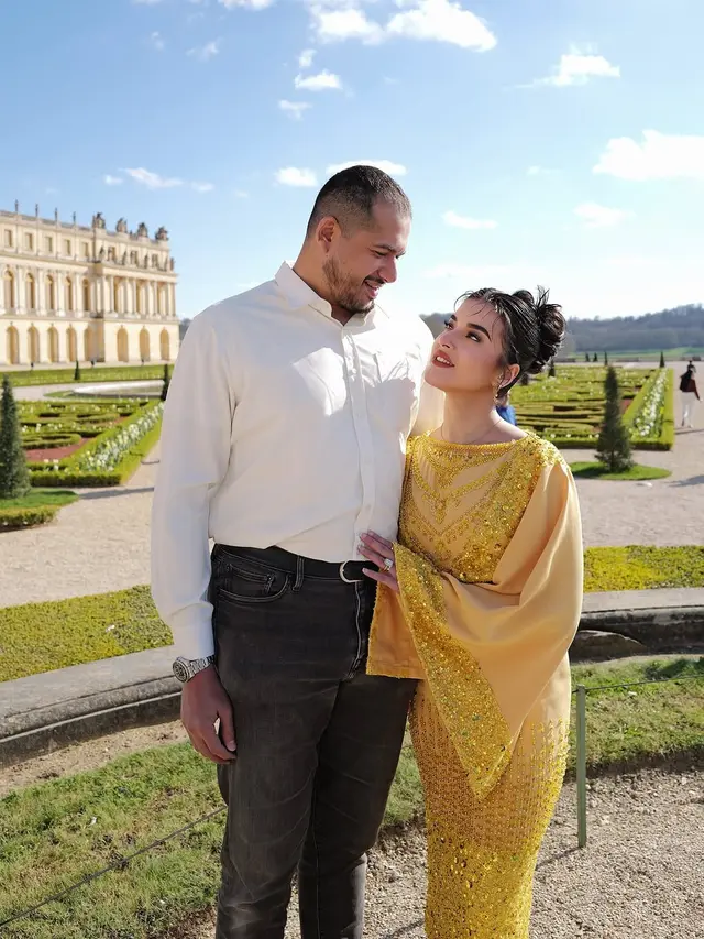 Gaya Mewah Tasya Farasya Rayakan Lebaran di Prancis, Tampil Menyala dengan Dress Payet dan Sandal Hermes Rp14Jutaan