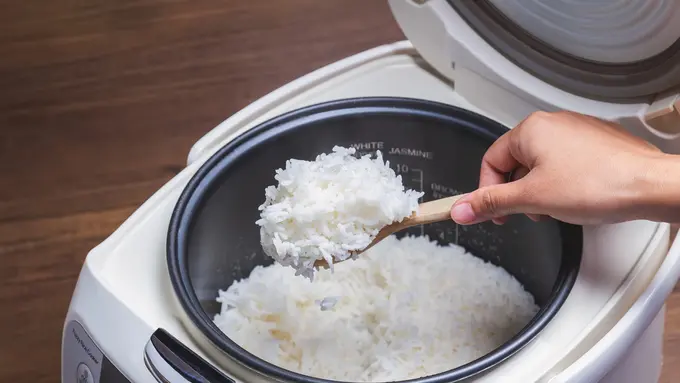 Biar Pulen dan Nggak Mudah Basi, Begini 5 Tips Memasak Nasi Menggunakan Rice Cooker