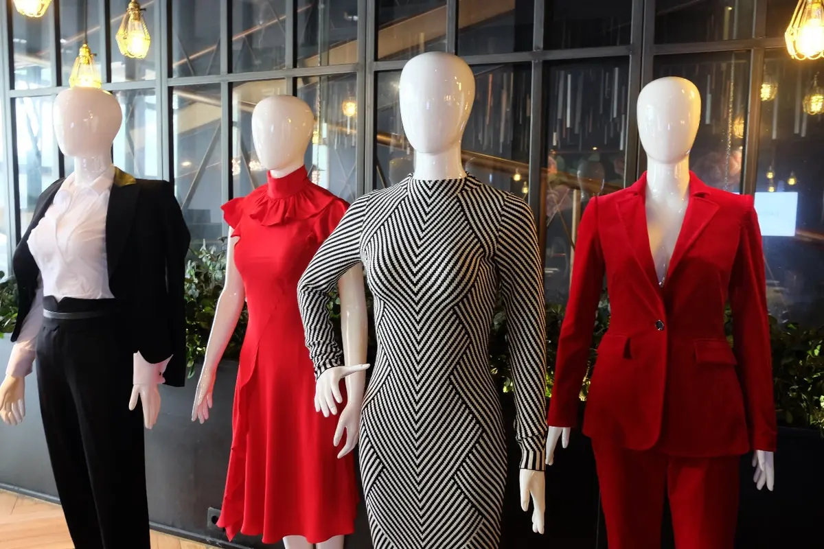 Karen Millen AW 2017, Esensi Kepercayaan Diri Seorang Wanita