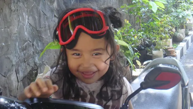 Jadi Bagian Keluarga Cendana, Ini 6 Potret Masa Kecil Khirani Anak Mayangsari