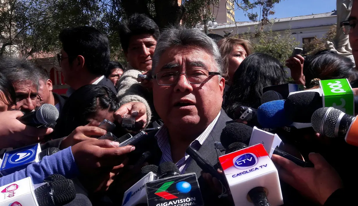 Wakil Menteri Dalam Negeri (Mendagri) Bolivia, Rodolfo Illanes (56) dilaporkan tewas setelah dipukuli para demonstran yang merupakan pekerja tambang. Insiden itu terjadi usai Illanes diculik para pekerja tambang tersebut (REUTERS/Bolivia Presidency/Files)