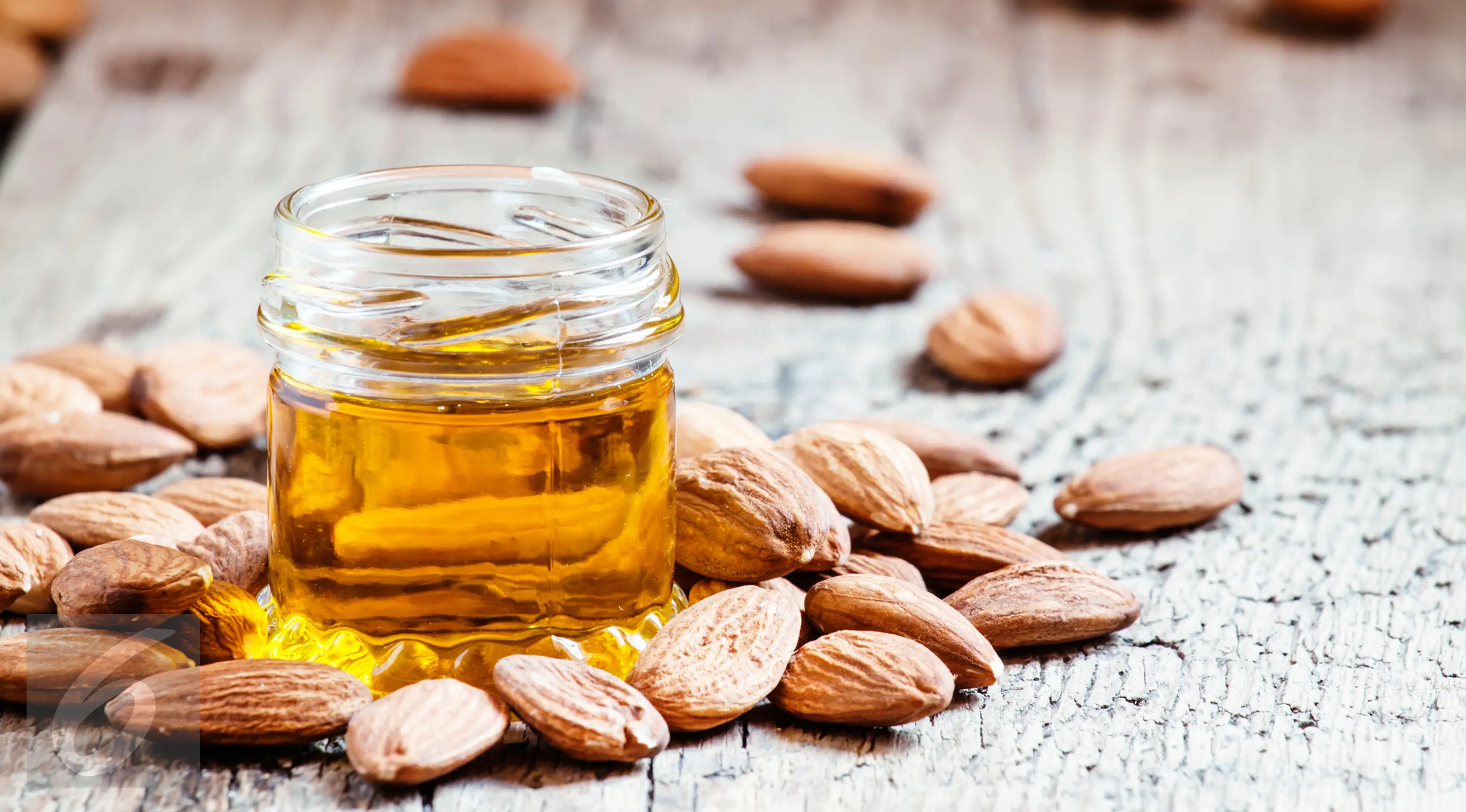 Ilustrasi Minyak Almond (iStockphoto)​