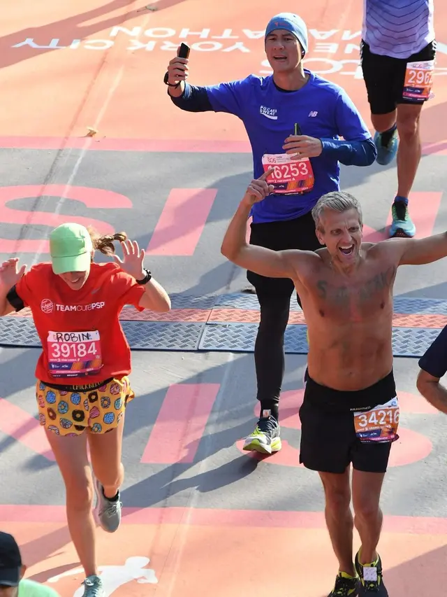 8 Potret Daniel Mananta Tertangkap Kamera Fotografer New York Marathon Ini Bikin Geleng Kepala