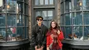 Berkunjung ke Universal Studio di Jepang, Felicya juga tak melewatkan kesempatan untuk berbusana ala Harry Potter. Dalam unggahan di akun Instagram, dirinya bahkan tampak bersemangat berkeliling bak murid dari Hogwarts. (Liputan6.com/IG/@felicyangelista_)