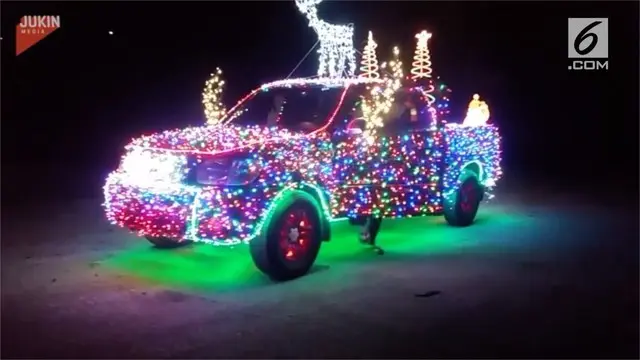 Menyambut Natal, seorang pria di Amerika Serikat menghias mobilnya dengan 14.000 lampu aneka warna.