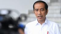 Presiden Joko Widodo (Jokowi) mendapatkan laporan dari Kepala BNPB Doni Monardo tentang gempa Magnitudo 6,1 yang terjadi di Jawa Timur, 10 April 2021 kemarin. (Biro Pers Sekretariat Presiden/Lukas)
