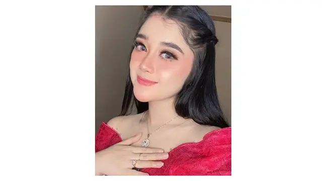7 Potret Vivi Artika, Pedangdut Asal Jawa Timur yang Curi Perhatian