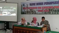 Sekretaris Disnaker Kabupaten Probolinggo Iin Kasiani (Tengah) umumkan usulan kenaikan UMK Probolinggo (Istimewa)