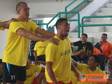 Citizen6, Surabaya: Pemusatan latihan yang dimulai dari 3 September hingga 6 Oktober ini dibuat menyenangkan. Yaitu dengan dibuat materi Psikologi yang dikemas dengan berbagai bentuk permainan agar atlit bisa fress. (Pengirim: Penkobangdikal). 